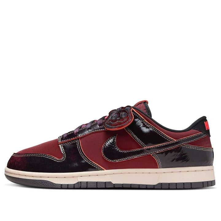 NIKE DUNK LOW SE RED PANDA