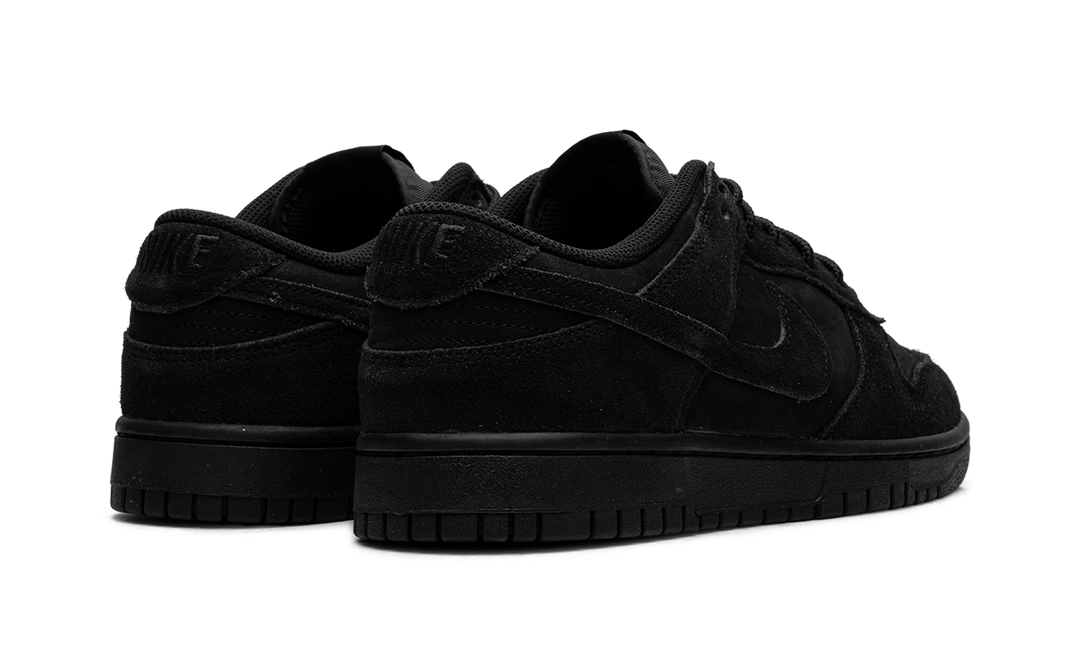 NIKE DUNK LOW SE TRIPLE BLACK