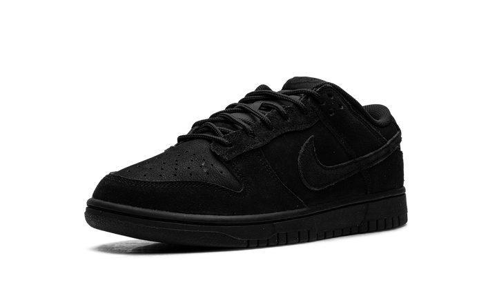 NIKE DUNK LOW SE TRIPLE BLACK
