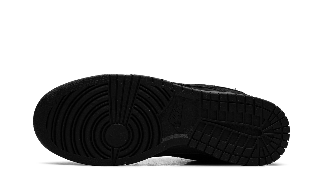 NIKE DUNK LOW SE TRIPLE BLACK