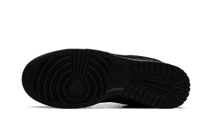 NIKE DUNK LOW SE TRIPLE BLACK