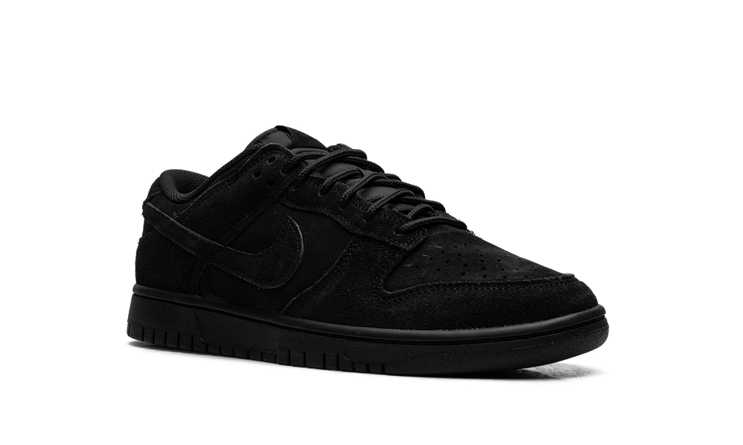 NIKE DUNK LOW SE TRIPLE BLACK