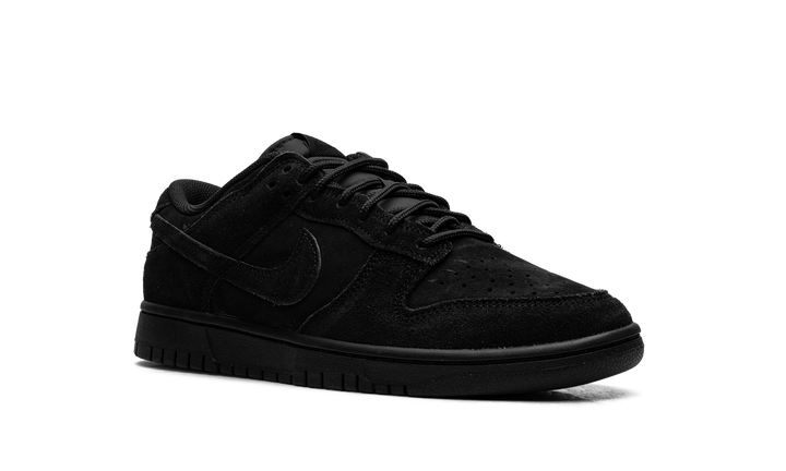 NIKE DUNK LOW SE TRIPLE BLACK