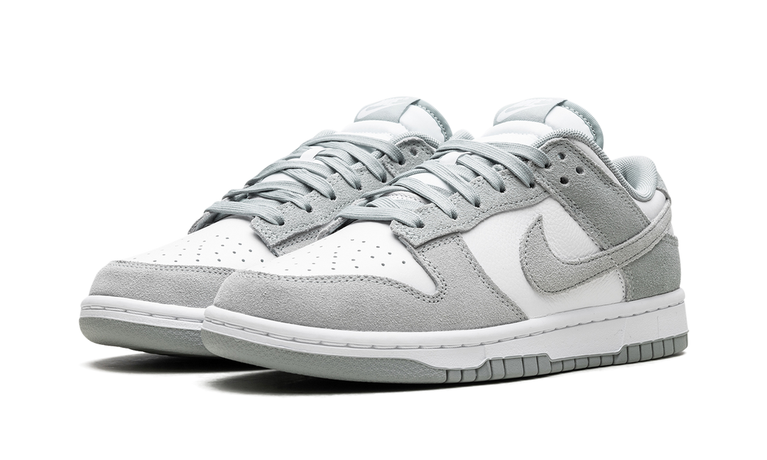 NIKE DUNK LOW SE WHITE LIGHT PUMICE