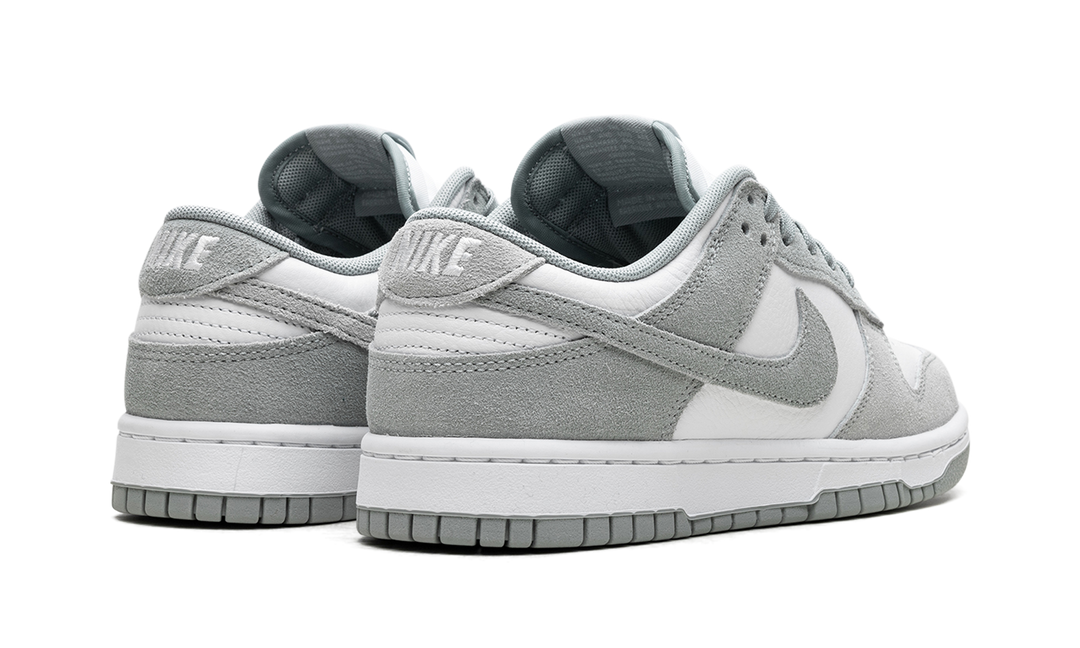 NIKE DUNK LOW SE WHITE LIGHT PUMICE