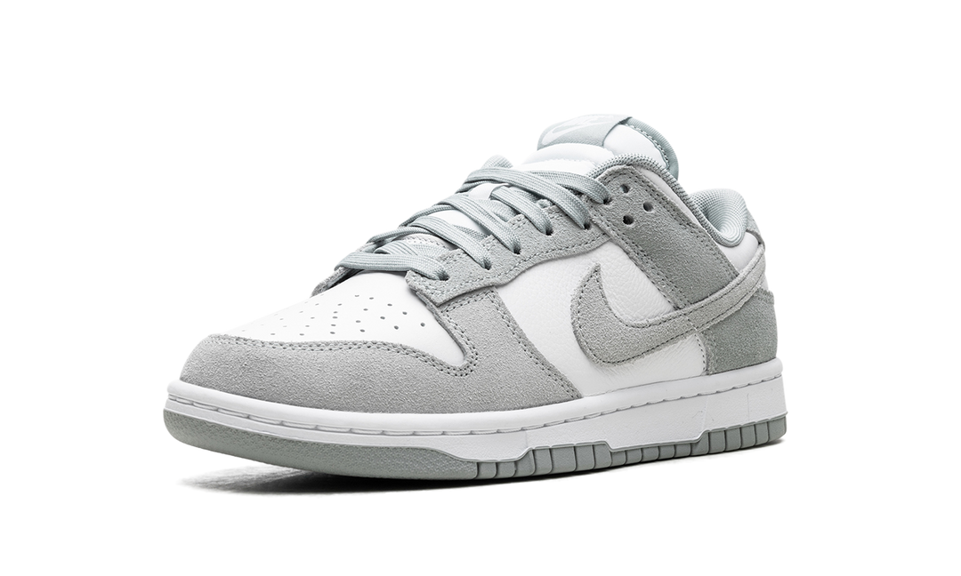 NIKE DUNK LOW SE WHITE LIGHT PUMICE