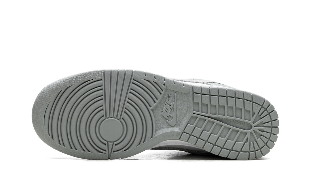 NIKE DUNK LOW SE WHITE LIGHT PUMICE