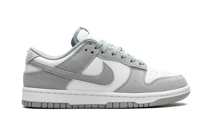 NIKE DUNK LOW SE WHITE LIGHT PUMICE