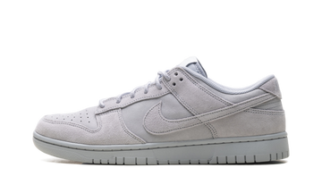 NIKE DUNK LOW SE WOLF GREY — Stock