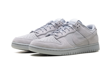 NIKE DUNK LOW SE WOLF GREY — Stock