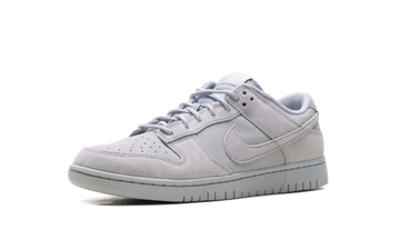 NIKE DUNK LOW SE WOLF GREY — Stock