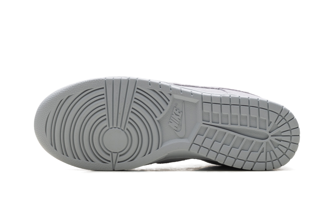 NIKE DUNK LOW SE WOLF GREY