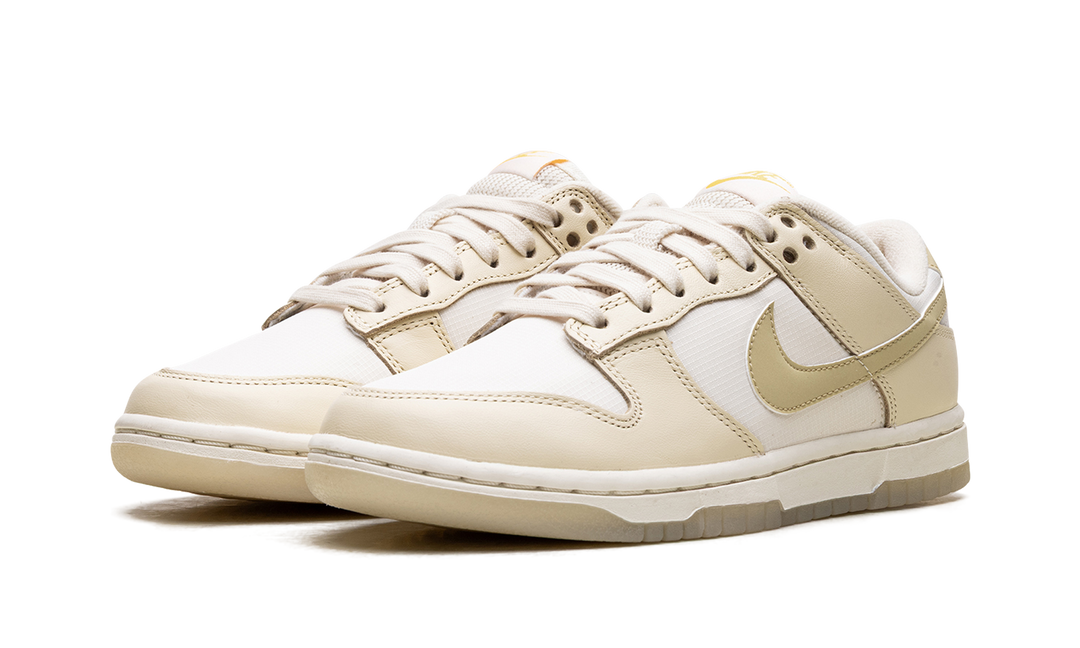 NIKE DUNK LOW TEAM GOLD (WOMEN&