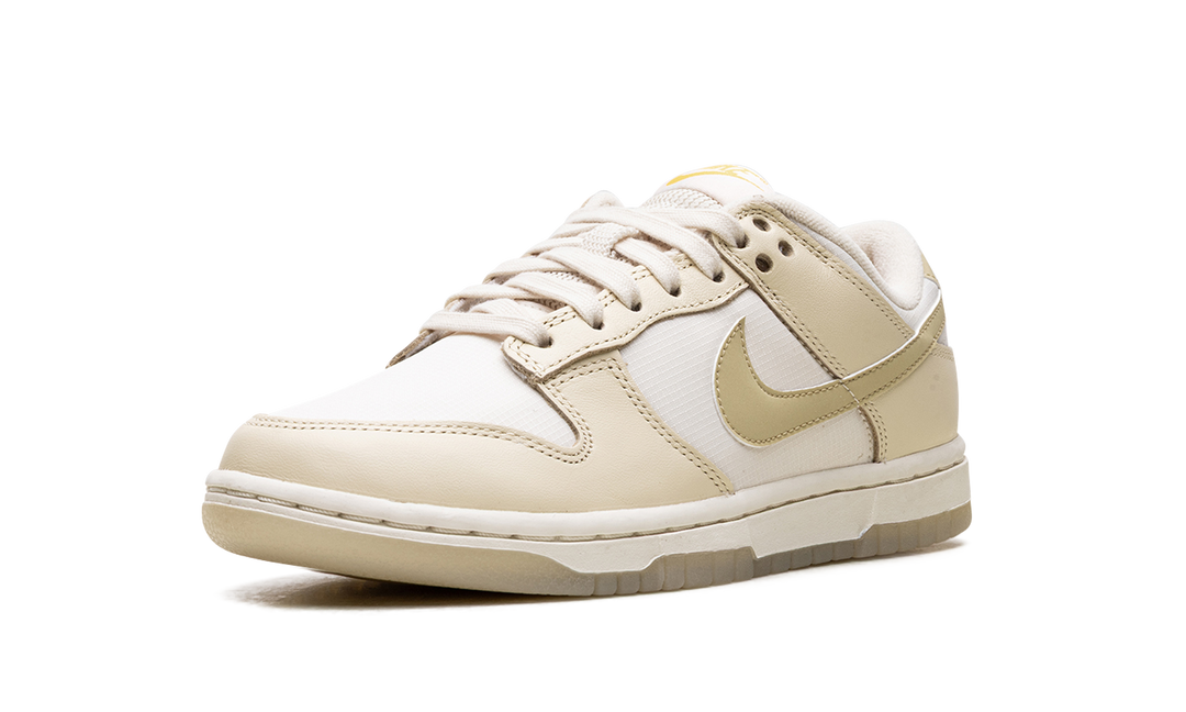NIKE DUNK LOW TEAM GOLD (WOMEN&