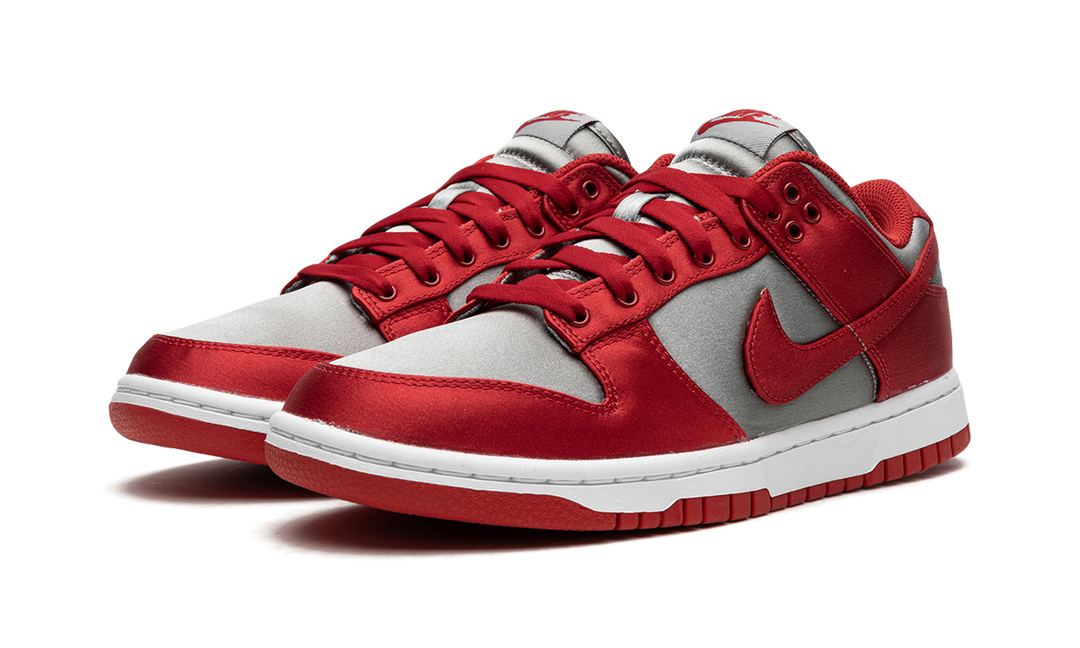 NIKE DUNK LOW UNLV SATIN — Stock 