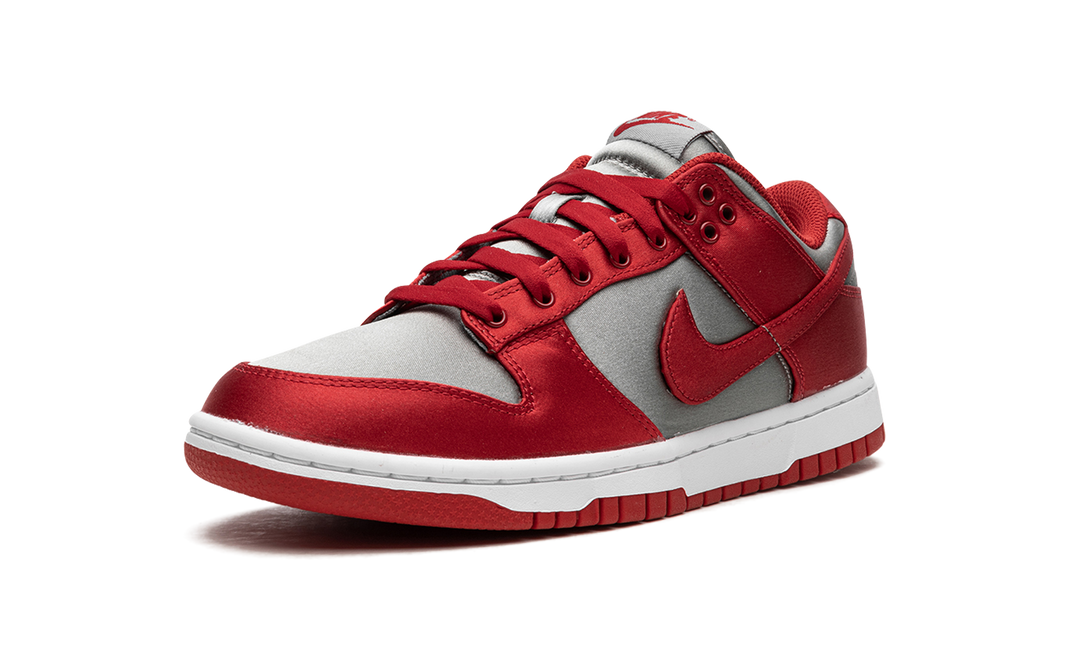NIKE DUNK LOW UNLV SATIN — Stock 