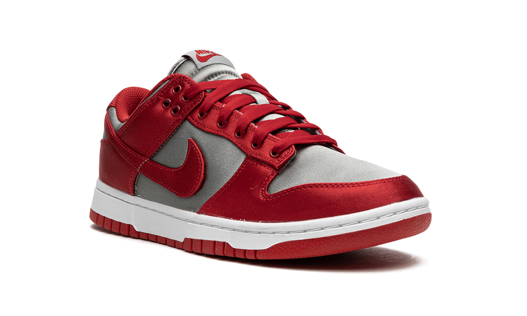 NIKE DUNK LOW UNLV SATIN — Stock 