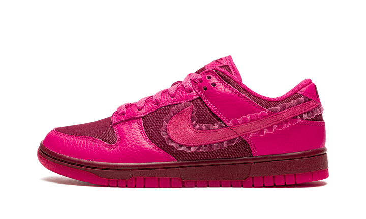NIKE DUNK LOW VALENTINES DAY WOMENS