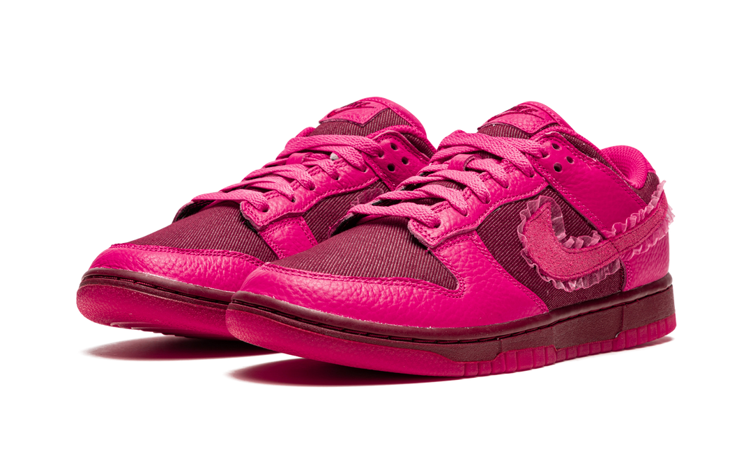 NIKE DUNK LOW VALENTINES DAY WOMENS