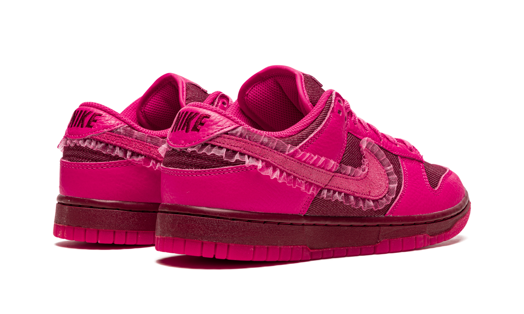 NIKE DUNK LOW VALENTINES DAY WOMENS