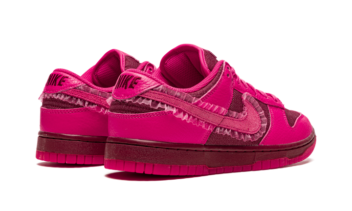 NIKE DUNK LOW VALENTINES DAY WOMENS