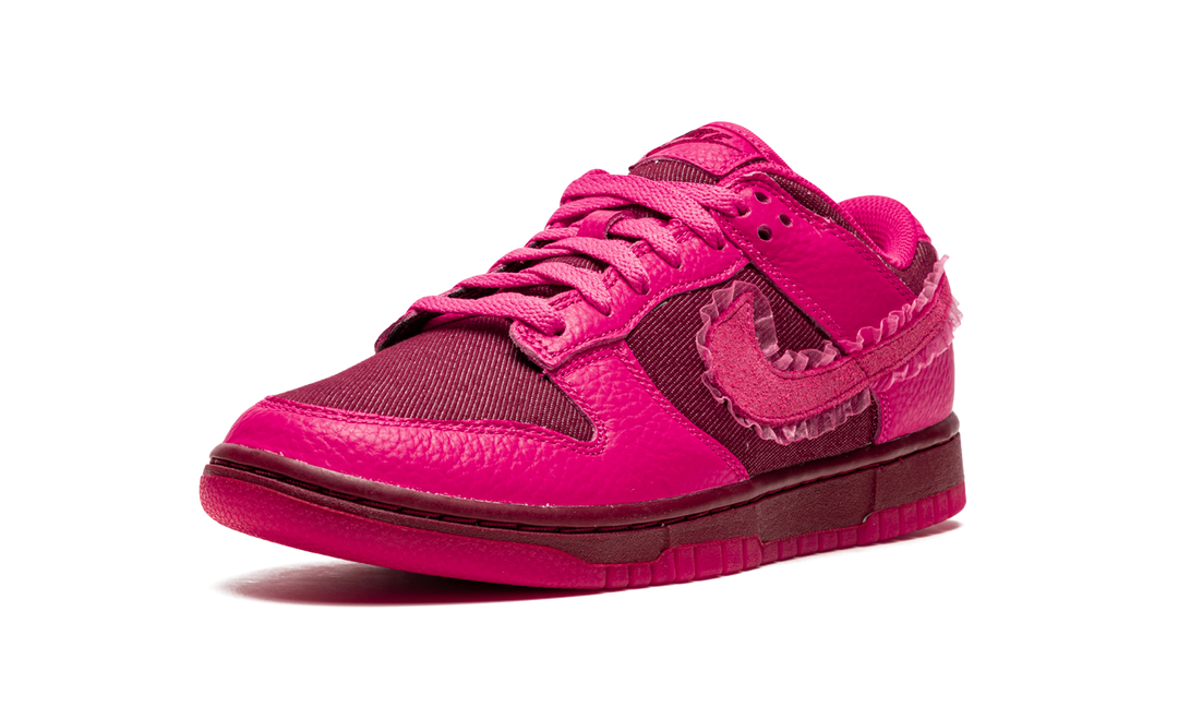 NIKE DUNK LOW VALENTINES DAY WOMENS