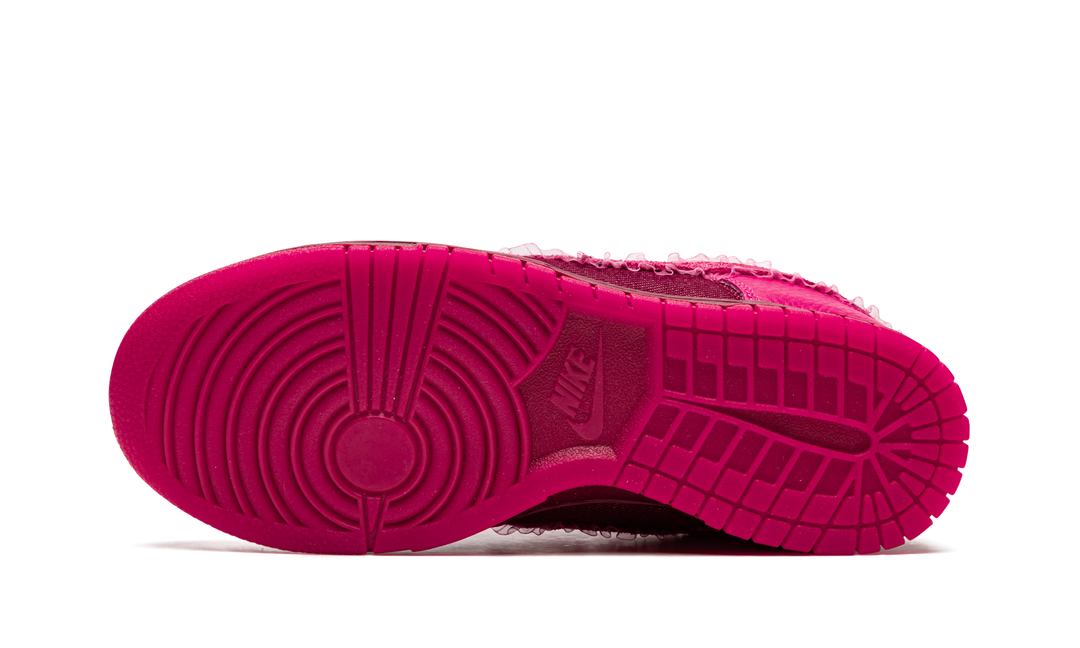 NIKE DUNK LOW VALENTINES DAY WOMENS