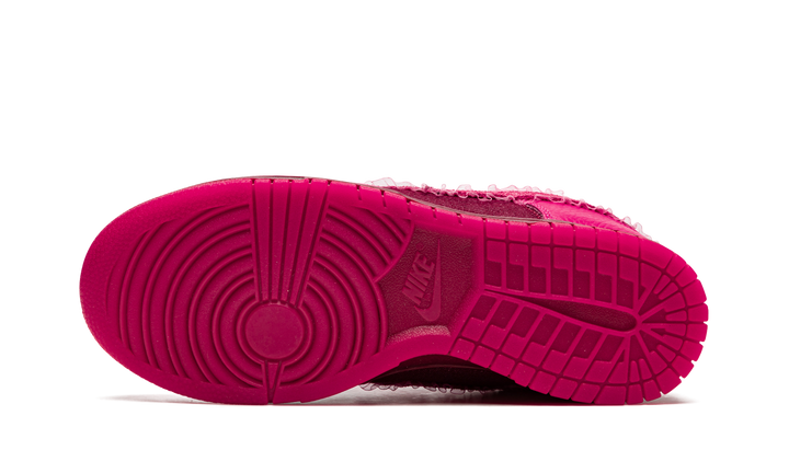 NIKE DUNK LOW VALENTINES DAY WOMENS