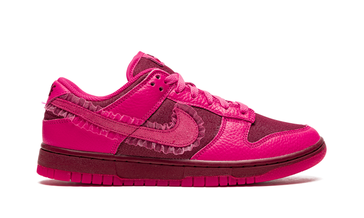 NIKE DUNK LOW VALENTINES DAY WOMENS