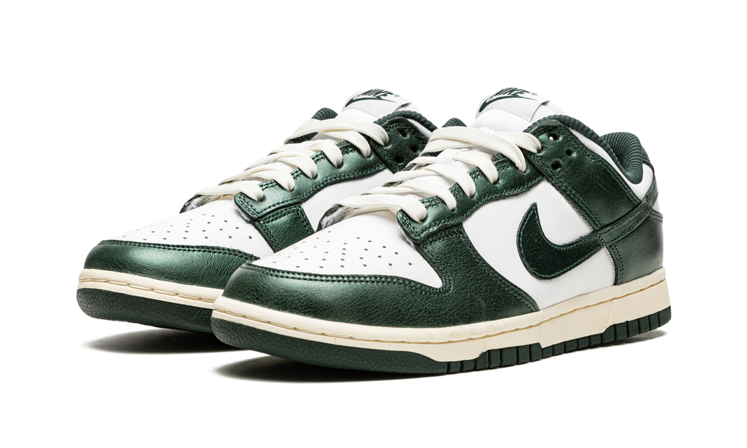NIKE DUNK LOW VINTAGE GREEN (WOMEN&