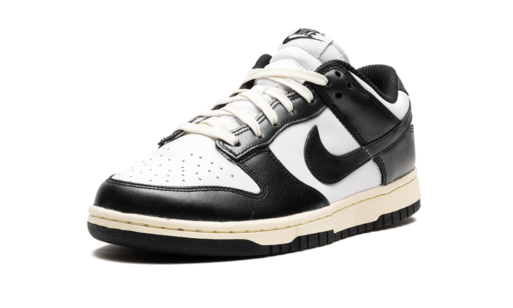 NIKE DUNK LOW VINTAGE PANDA WOMENS — Stock 