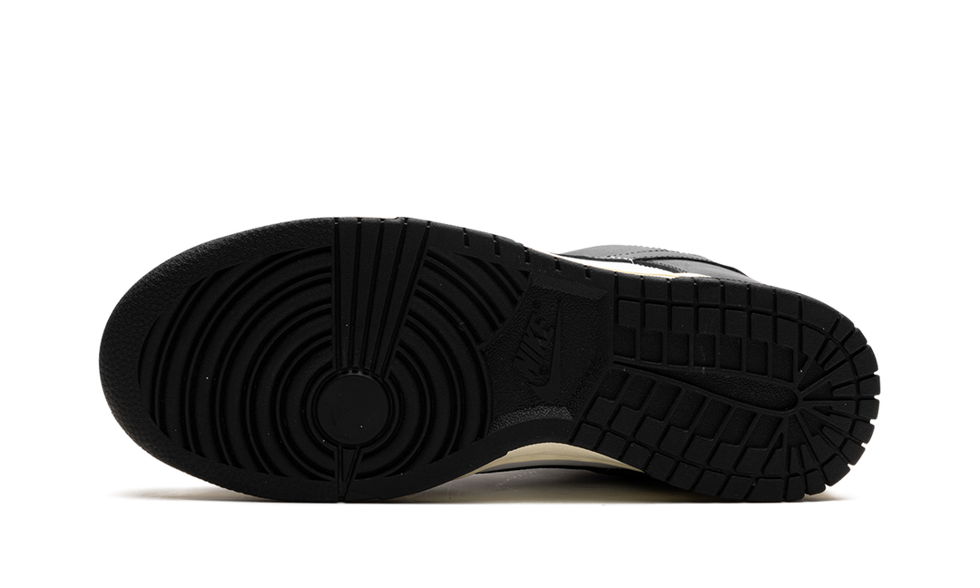 NIKE DUNK LOW VINTAGE PANDA WOMENS — Stock 