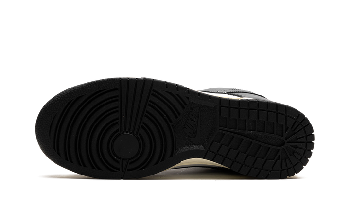 NIKE DUNK LOW VINTAGE PANDA WOMENS — Stock 