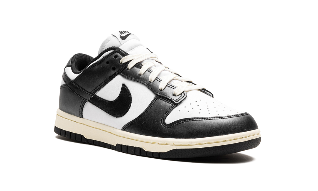 NIKE DUNK LOW VINTAGE PANDA WOMENS — Stock 