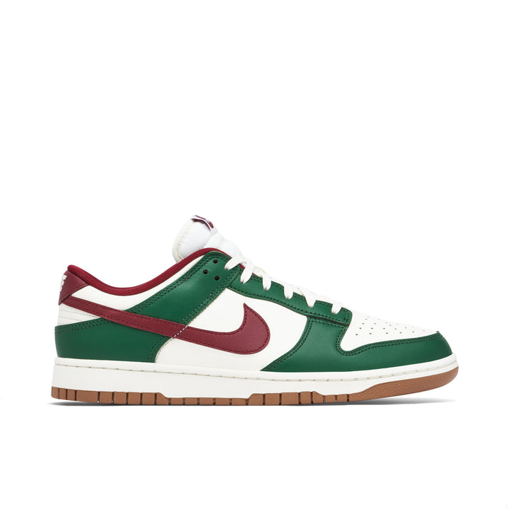 NIKE DUNK LOW WHITE GREEN TEAM RED — Stock 