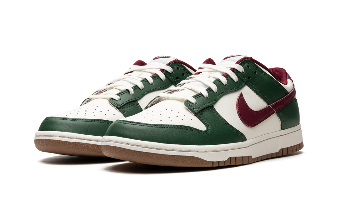 NIKE DUNK LOW WHITE GREEN TEAM RED — Stock 