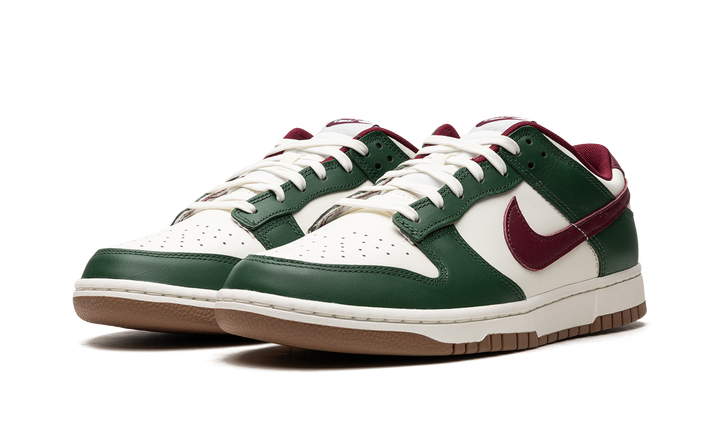 NIKE DUNK LOW WHITE GREEN TEAM RED — Stock 