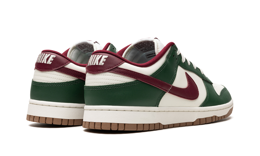 NIKE DUNK LOW WHITE GREEN TEAM RED — Stock 
