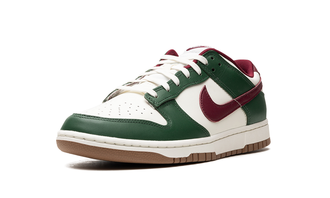 NIKE DUNK LOW WHITE GREEN TEAM RED — Stock 