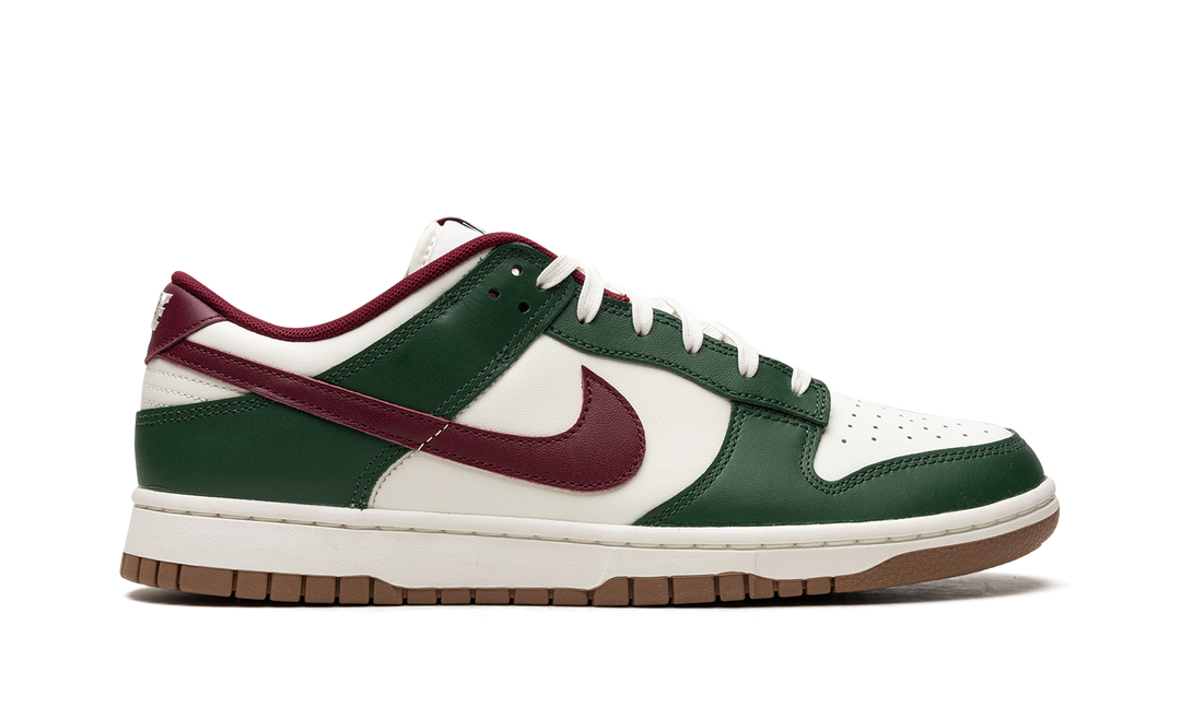 NIKE DUNK LOW WHITE GREEN TEAM RED — Stock 