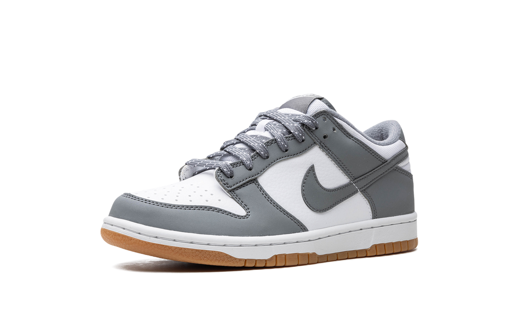 NIKE DUNK LOW WHITE GREY GUM GS — Stock 