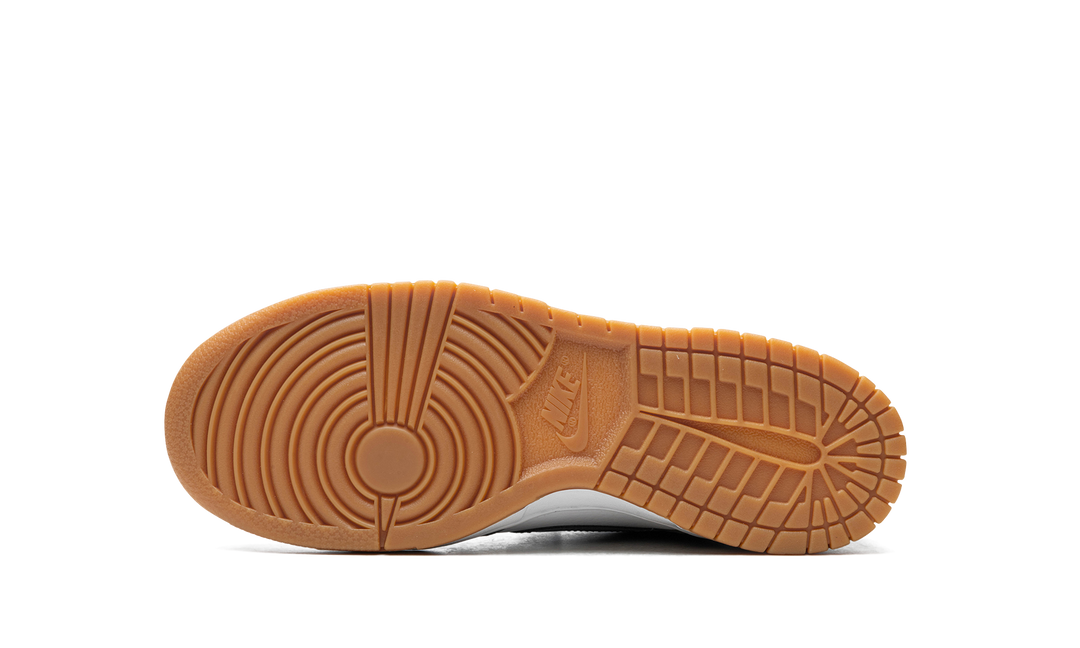 NIKE DUNK LOW WHITE GREY GUM GS — Stock 