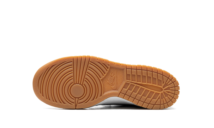 NIKE DUNK LOW WHITE GREY GUM GS — Stock 