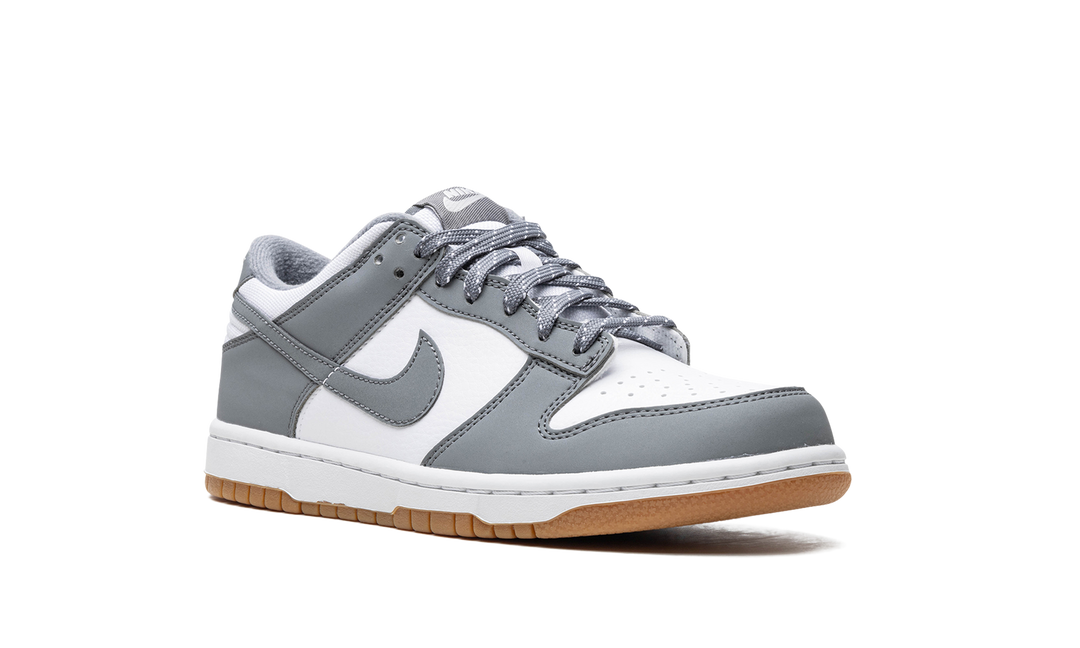 NIKE DUNK LOW WHITE GREY GUM GS — Stock 