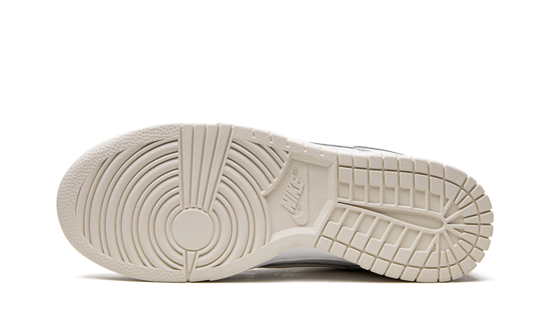 NIKE DUNK LOW WMNS &