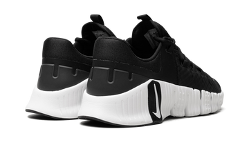 NIKE FREE METCON 5 BLACK WHITE — Stock