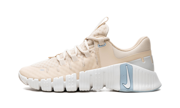 NIKE FREE METCON 5 SANDDRIFT LIGHT IRON ORE WOMENS — Stock