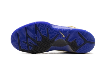 NIKE KOBE 4 PROTRO FC BARCELONA TEAM GOLD — Stock