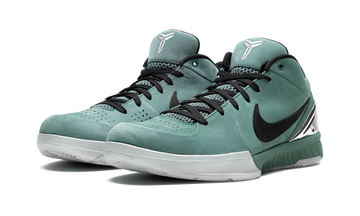 NIKE KOBE 4 PROTRO GIRL DAD — Stock