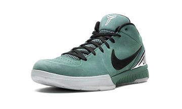 NIKE KOBE 4 PROTRO GIRL DAD — Stock